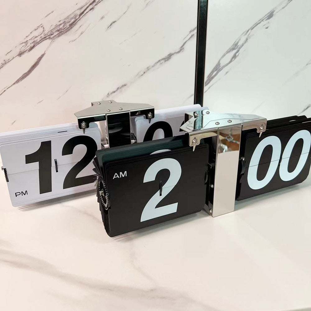 Minimal Retro Leaf Desk Clock