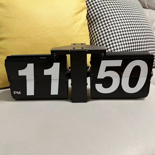 Minimal Retro Leaf Desk Clock