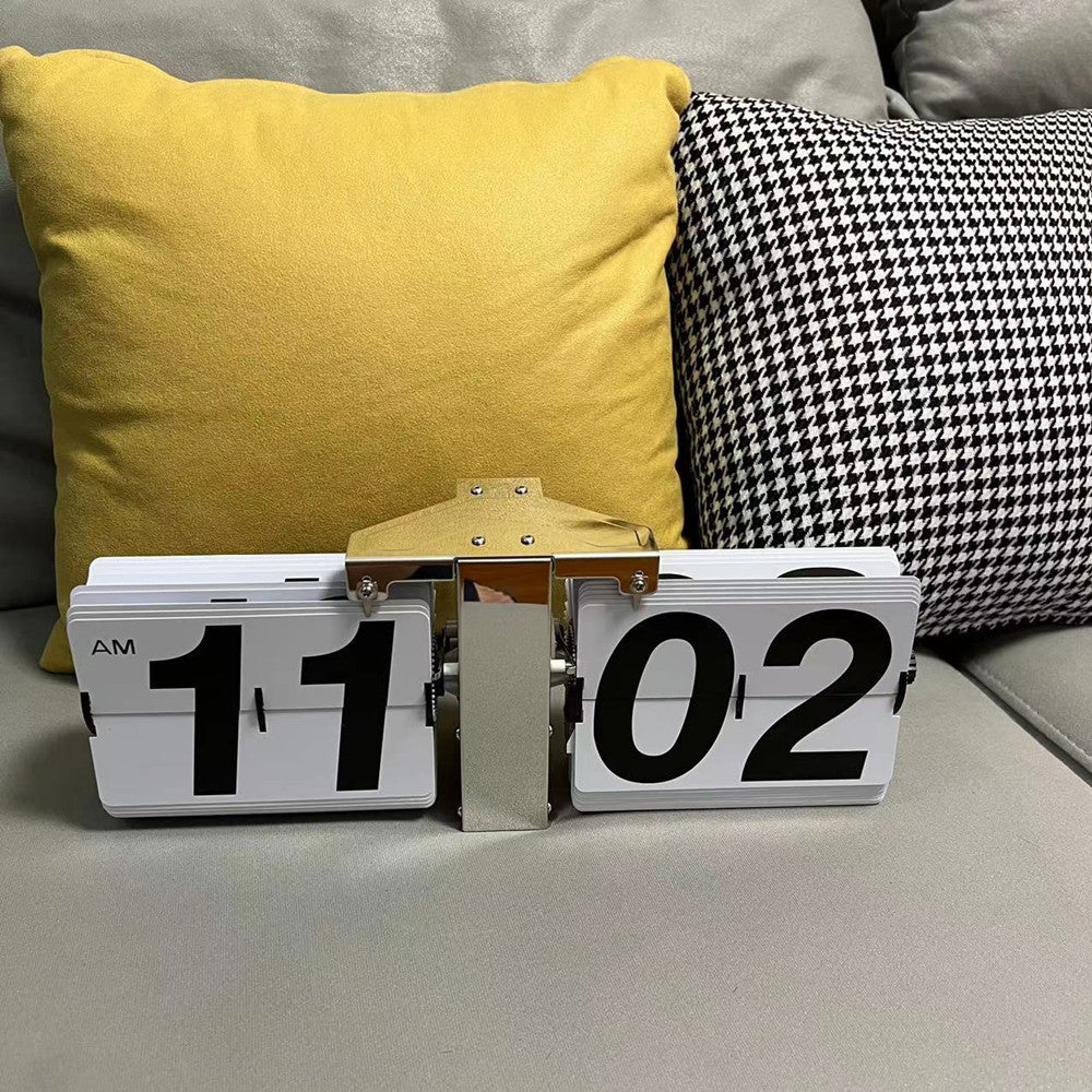 Minimal Retro Leaf Desk Clock