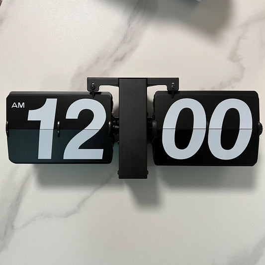 Minimal Retro Leaf Desk Clock